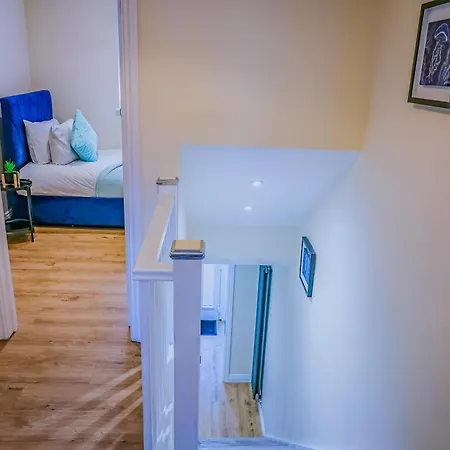 Deja Blue By Altoluxoexperience Short Lets & Serviced Accommodation With Free Parking Bristol Exterior photo