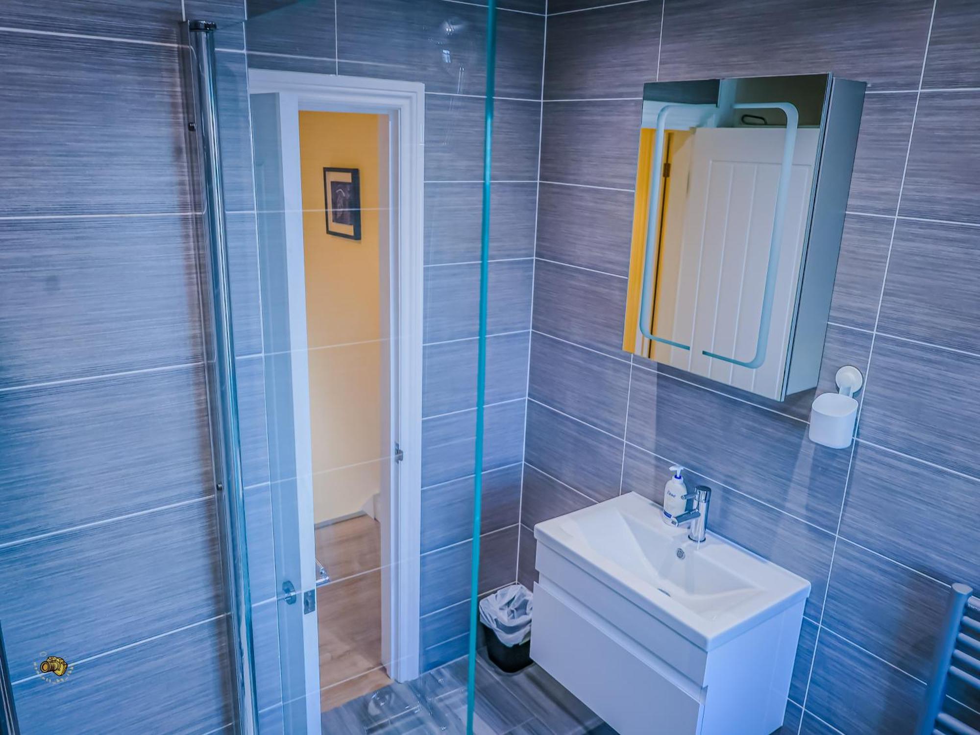 Holiday home Deja Blue By Altoluxoexperience Short Lets & Serviced With Free Parking *