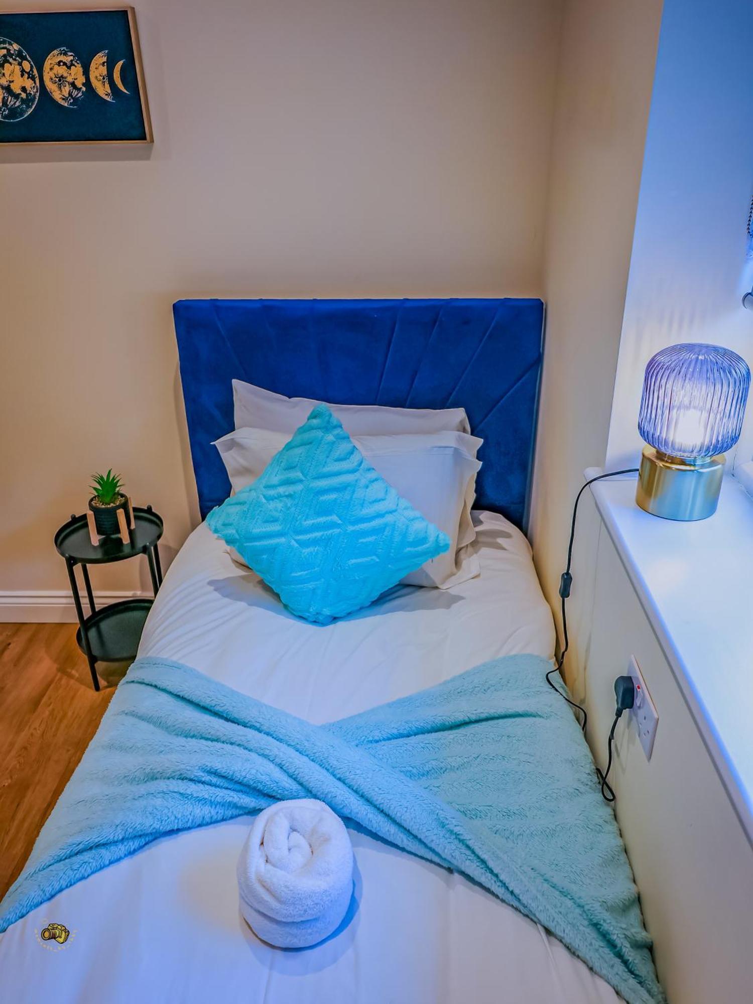 Holiday home Deja Blue By Altoluxoexperience Short Lets & Serviced With Free Parking *
