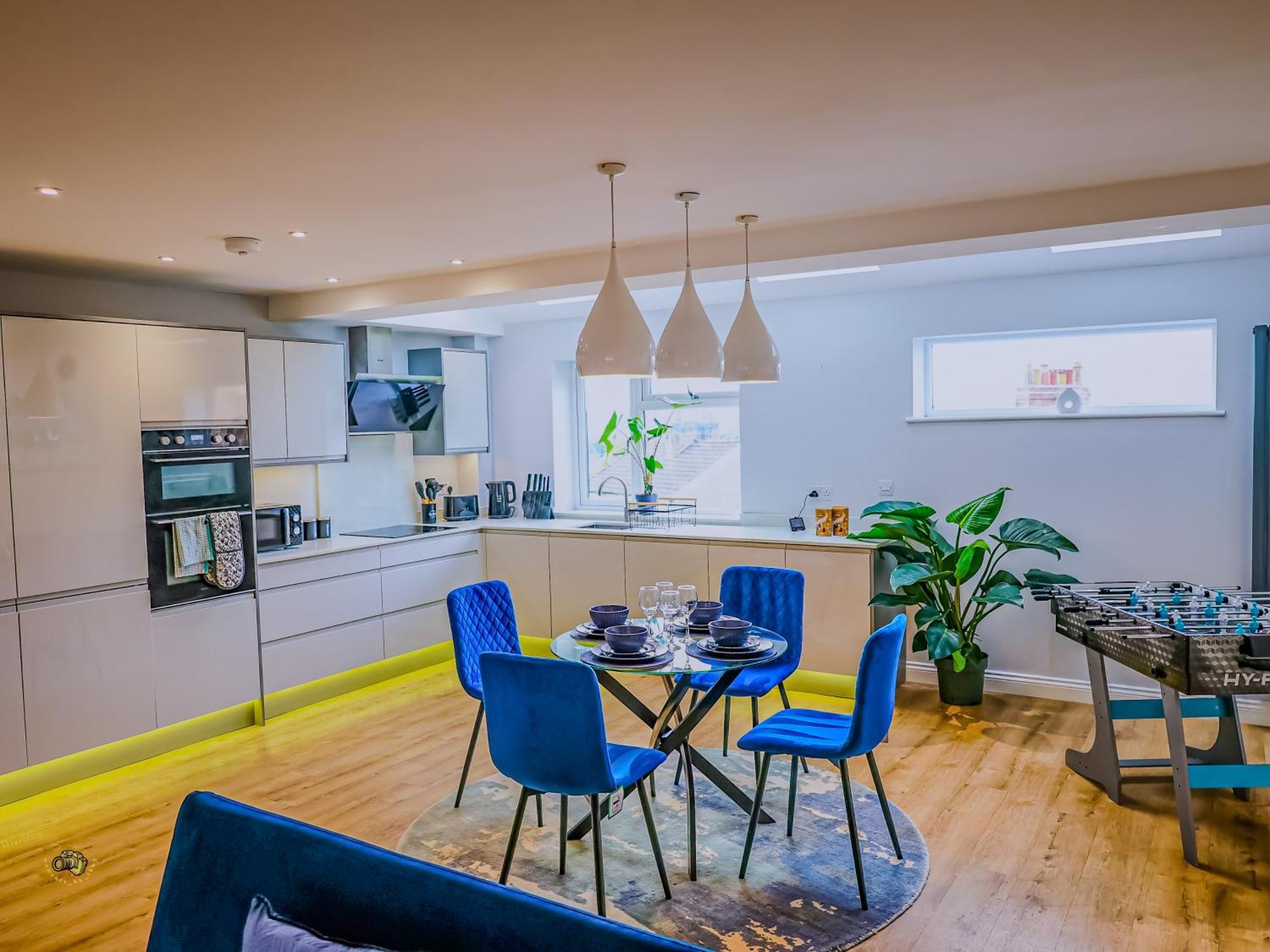 Holiday home Deja Blue By Altoluxoexperience Short Lets & Serviced With Free Parking *